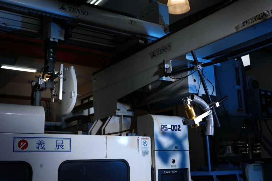 PLASTIC INJECTION MOLDING