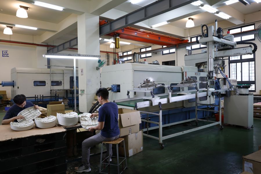 PLASTIC INJECTION MOLDING